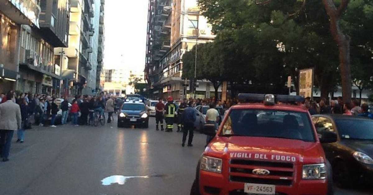 Bari, piazza Umberto: accoltellato carabiniere in borghese. Il video